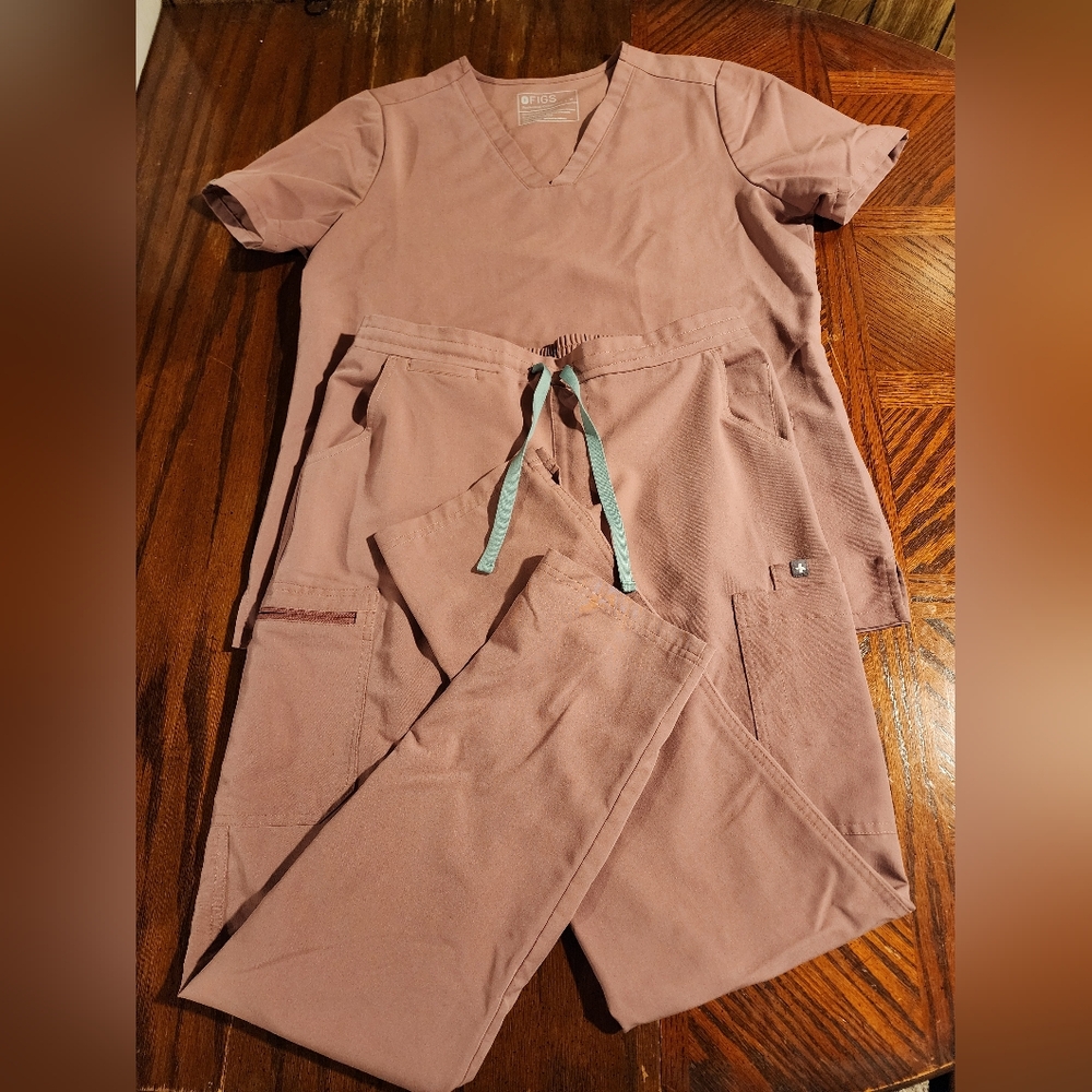 FIGS Scrubs M TOP/Sm Reg BOTTOM